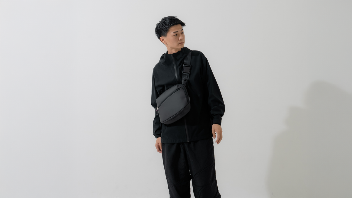 スマートなガジェット収納を実現する大容量ボディバッグ – ytagshop