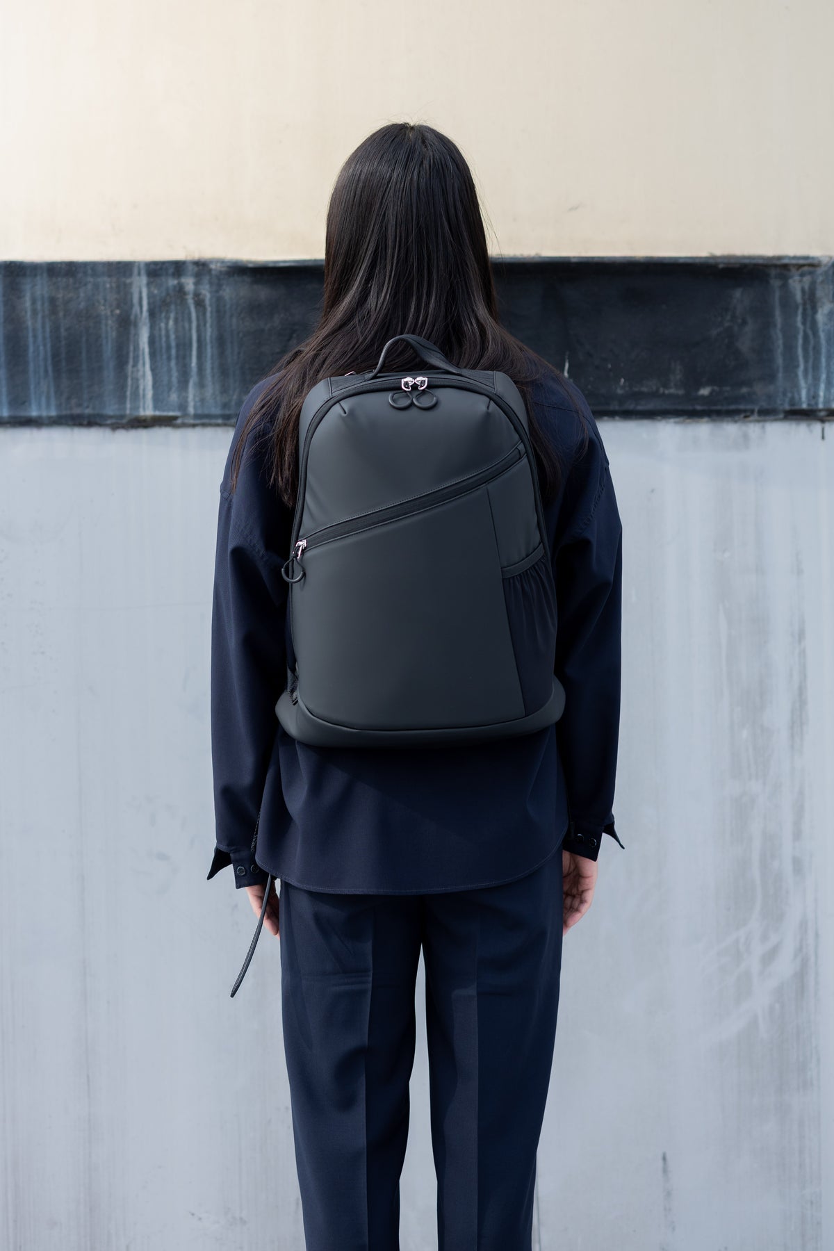 <div class="metafield-rich_text_field"><h3>ノームコアな洗練されたデザイン</h3></div>