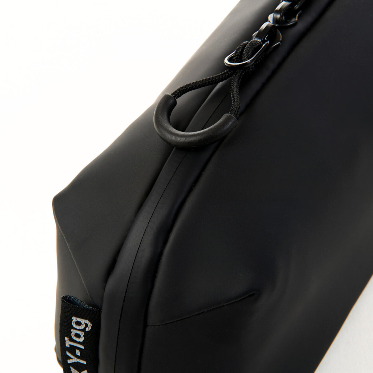 <div class="metafield-rich_text_field"><h3>止水ファスナーで水からしっかり保護</h3></div>