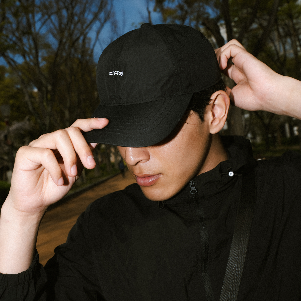 <div class="metafield-rich_text_field"><h3>ミニマルでさりげないY-Tagロゴ<br />
</h3></div>