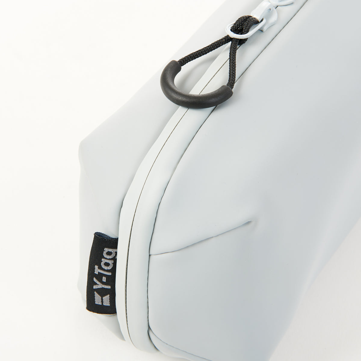 <div class="metafield-rich_text_field"><h3>止水ファスナーで水からしっかり保護</h3></div>