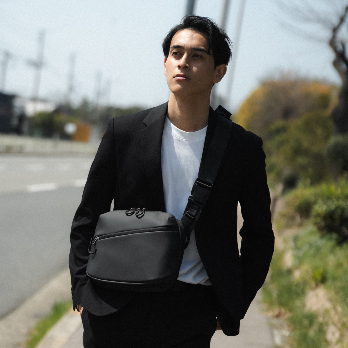 <div class="metafield-rich_text_field"><h3>都会的でミニマルなボディバッグ</h3></div>