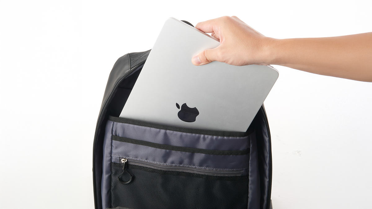 <div class="metafield-rich_text_field"><h3>16インチPC対応の広々スペース</h3></div>