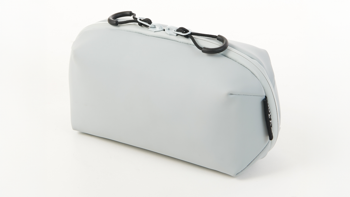 <div class="metafield-rich_text_field"><h3>マット撥水生地で汚れに強い</h3></div>